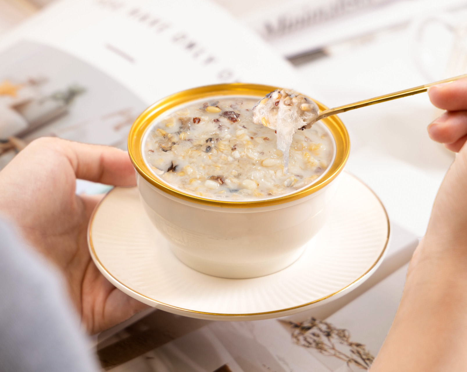 • Pioneered premium additive-free ready-to-eat bird’s nest porridge, achieving strong market success, and strategically positioned the brand within the healthy convenience food category.
