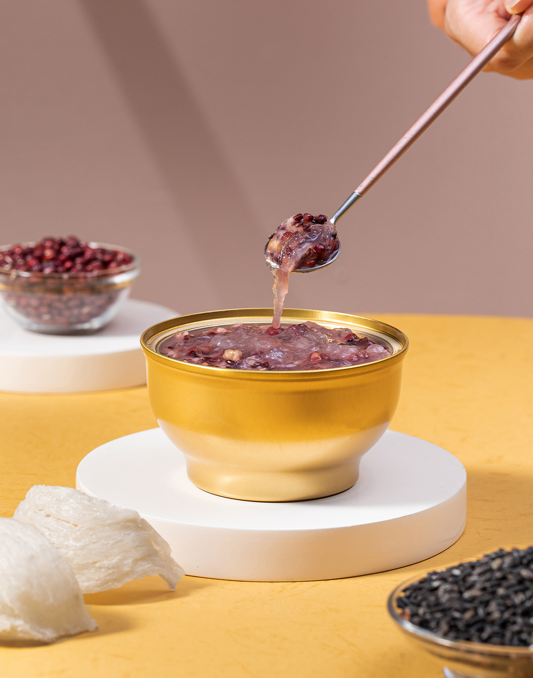 Bird's Nest Porridge with Milk and Black Rice Flavor