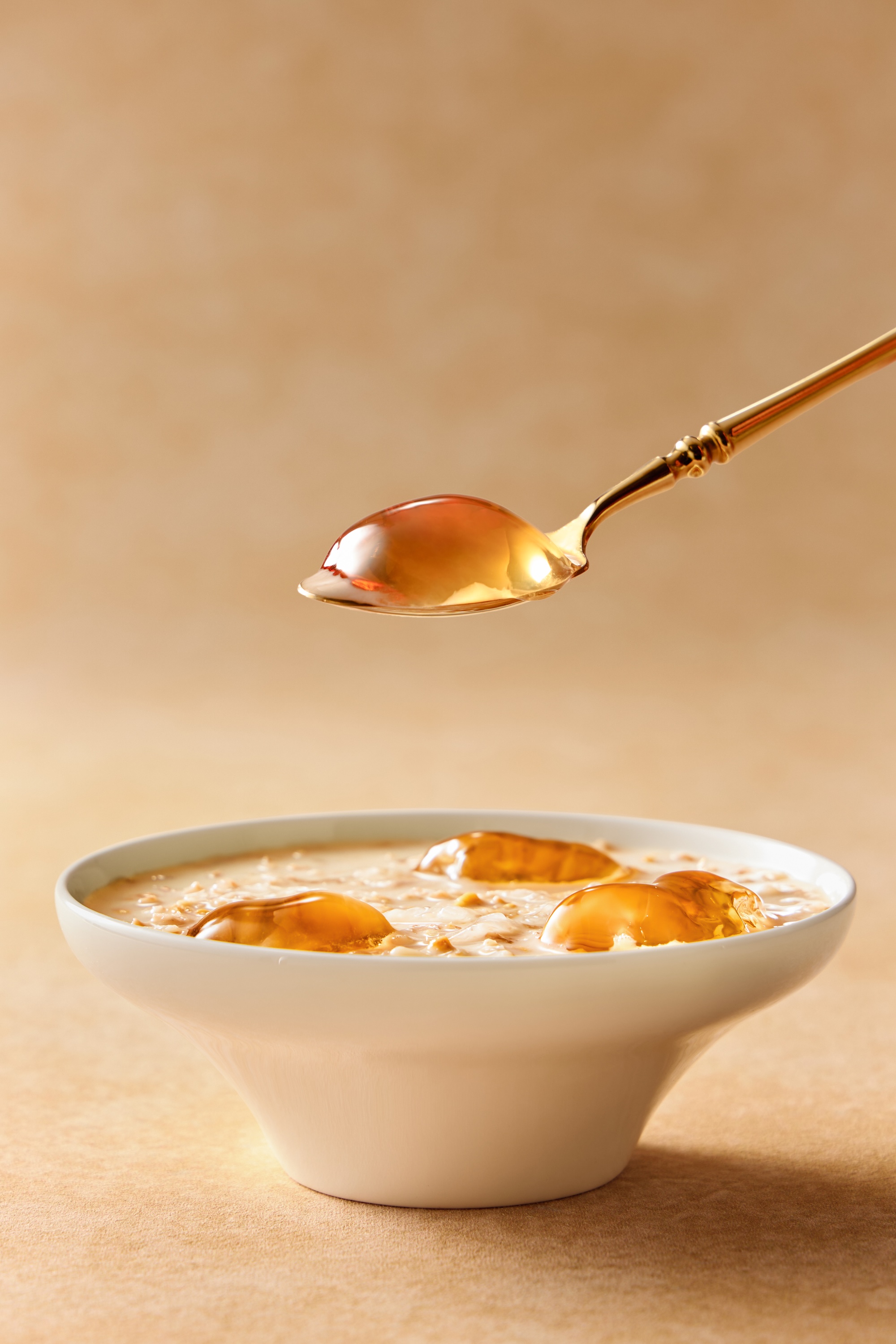 Bird’s Nest Milk Stew with Peach Gum